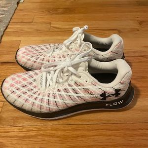 Size 8 Under Armor velocity flow sneakers, brand new!